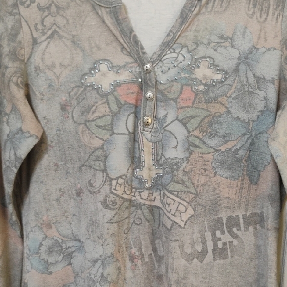 Wrangler Women's Muted Floral  Long Sleeve Top - Picture 2 of 6